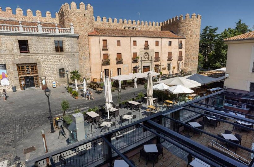 Puerta del Alcázar, Spain